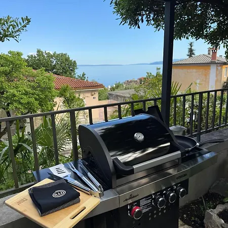 Leo - Free Parking *